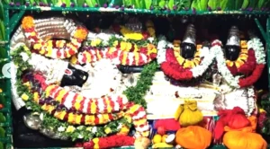 దేవుడికి ఐదు టన్నుల పూలతో అభిషేకం.. ఎక్కడంటే?