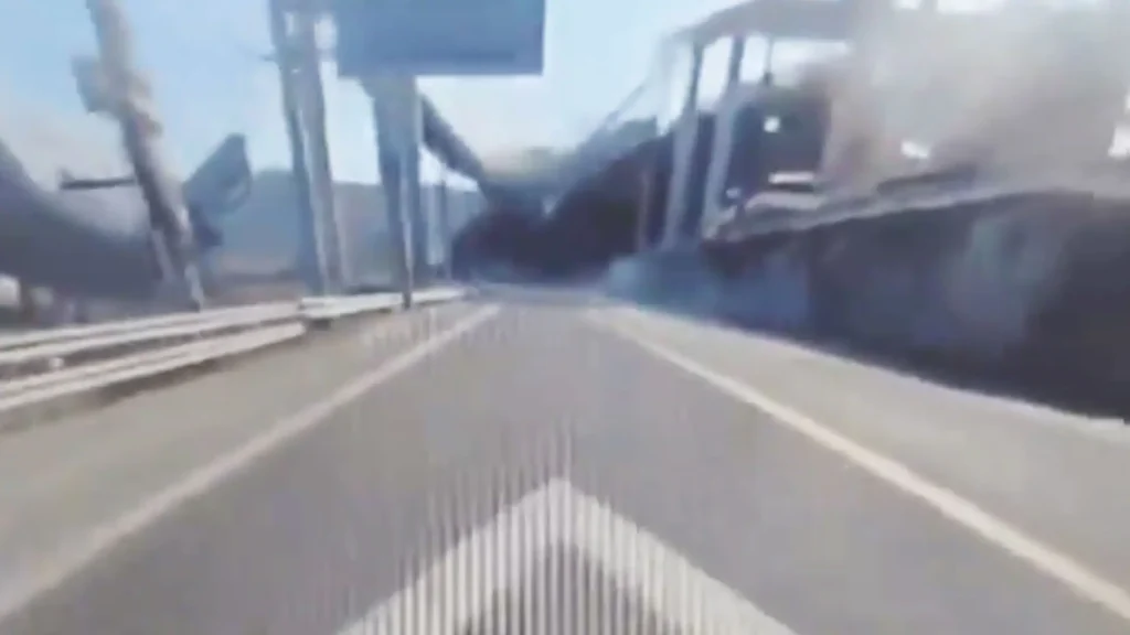 దక్షిణ కొరియాలో బ్రిడ్జి ప్రమాదం – ఇద్దరు మృతి