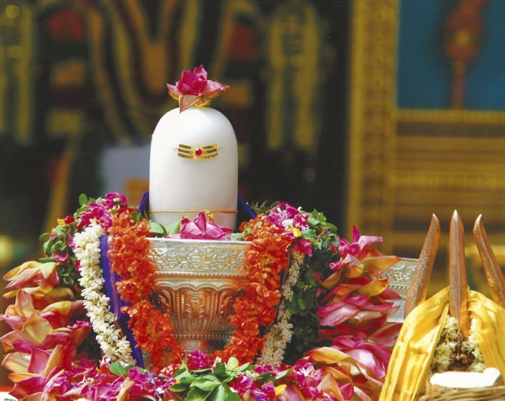 celebratory garland shiva lingam j0ymrd1ph831bmya