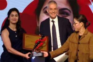 మను భాక‌ర్‌కు పుర‌స్కారం ప్రధానం.