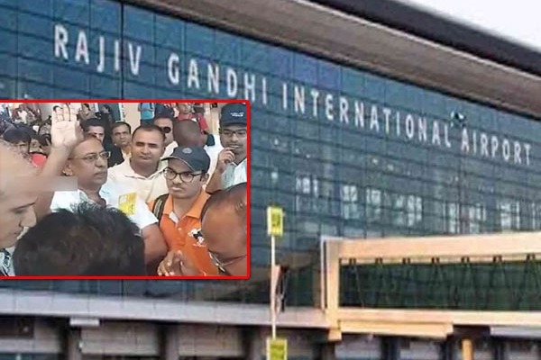 విమానం ఆలస్యంతో ప్ర‌యాణికులు నిర‌స‌న‌