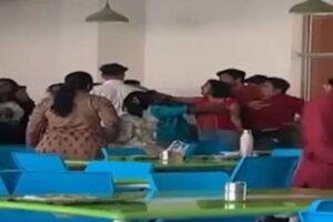 పండుగ వేళ మాంసాహారం తెచ్చిన తంట కొట్టుకున్నయూనివర్సిటీ విద్యార్థులు