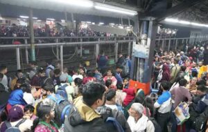 దిల్లీ రైల్వేస్టేషన్‌లో తొక్కిసలాట