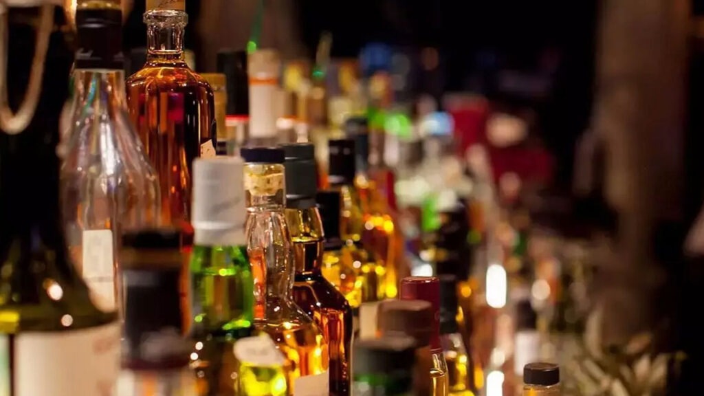 ఢిల్లీ మద్యం పాలసీపై కాగ్ సంచలన నివేదిక