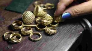 బ్యాంకులో రూ. 1.70 కోట్ల నగలు మాయం