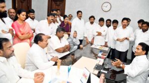 కీలక నేతలతో వైఎస్ జగన్ భేటీ
