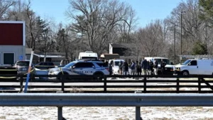 కెంటుకీలో కాల్పులు: ముగ్గురు మృతి