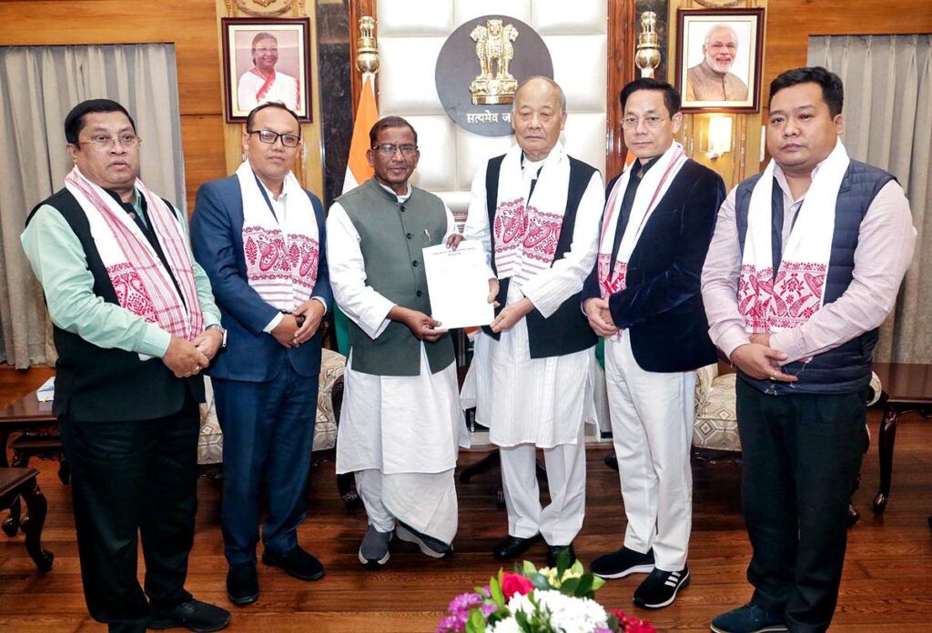 మణిపూర్ లో కొనసాగుతున్న ప్రతిష్టంభన