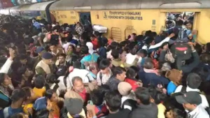 ఢిల్లీ రైల్వేస్టేషన్‌లో తొక్కిసలాట 18 మంది మృతి