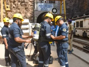 కష్టంగా కొనసాగుతున్నరెస్క్యూ ఆపరేషన్