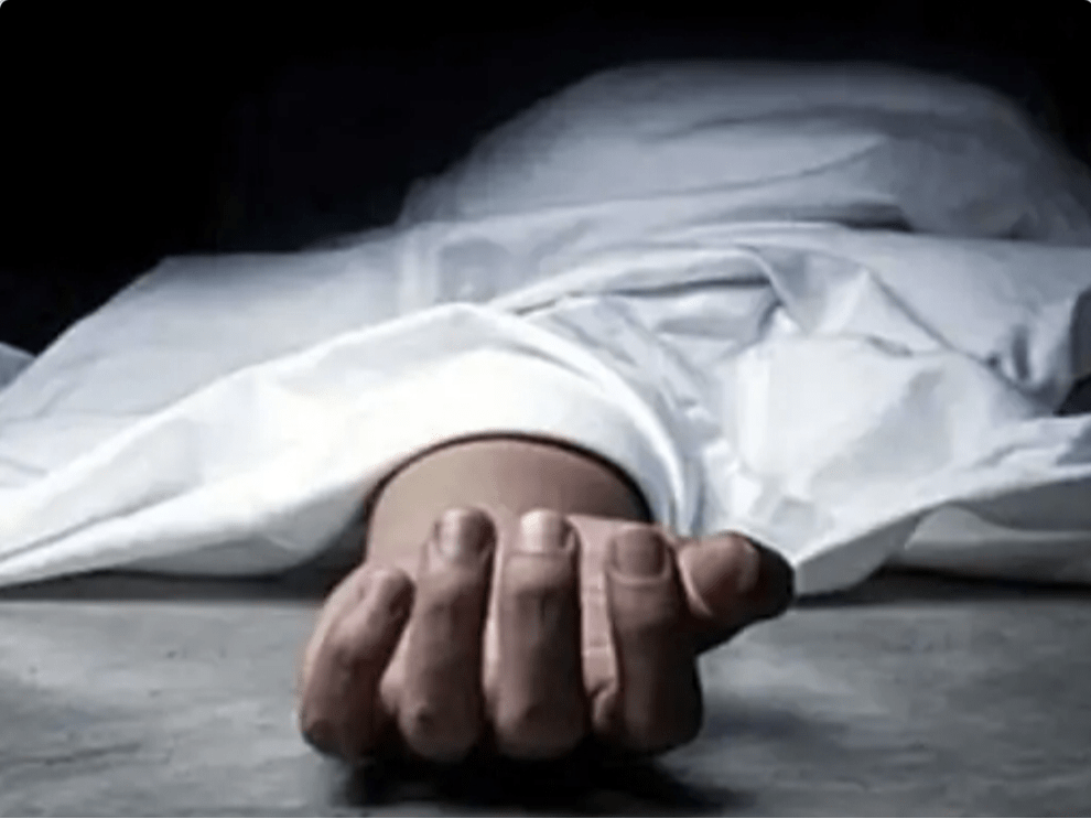 ఒకేకుటుంబానికి చెందిన నలుగురు ఆత్మహత్య