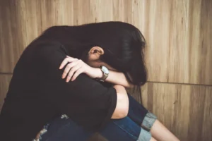 కదులుతున్న అంబులెన్స్ లో యువతిపై సామూహిక అత్యాచార