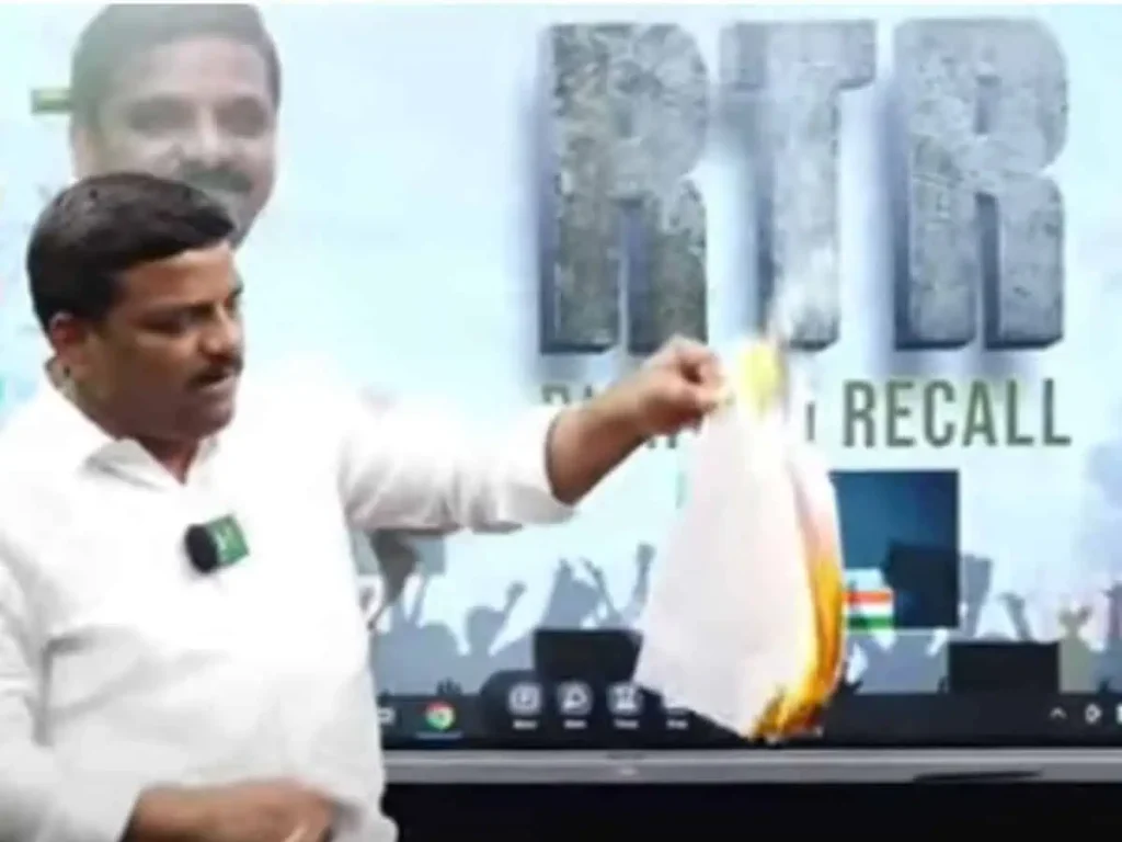 నకిలీ కుల సర్వే అంటూ తగలబెట్టిన తీన్మార్ మల్లన్న!