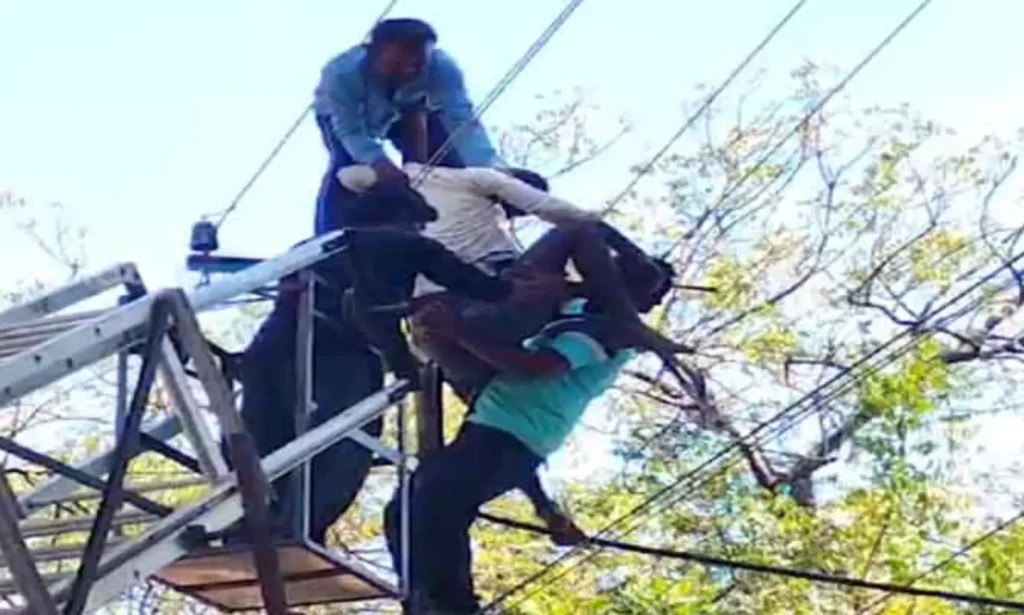 శ్రీశైలం అధికారుల నిర్లక్ష్యానికి కార్మికుడు మృతి