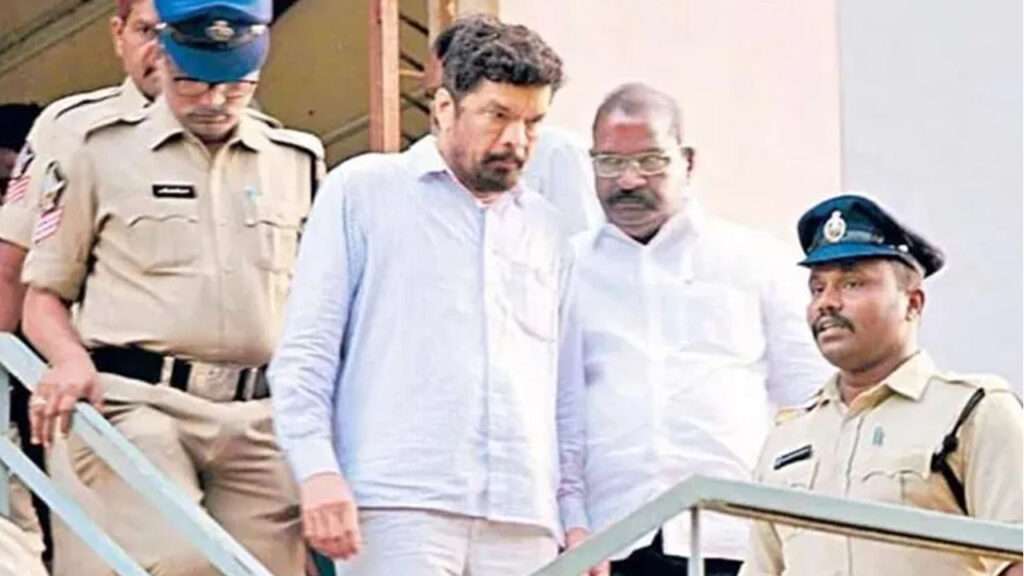 ఆదోనికి పోసాని కృష్ణమురళి