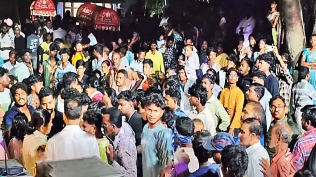 మహిళా ఎస్సైపై యువకుల దాడి..చివరికి ఏమైంది?