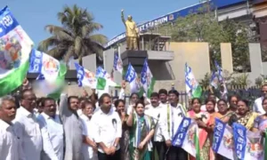 స్టేడియంకు వైఎస్ఆర్ పేరు తొల‌గించ‌డంతో వైసీపీ నేతల ధర్నా