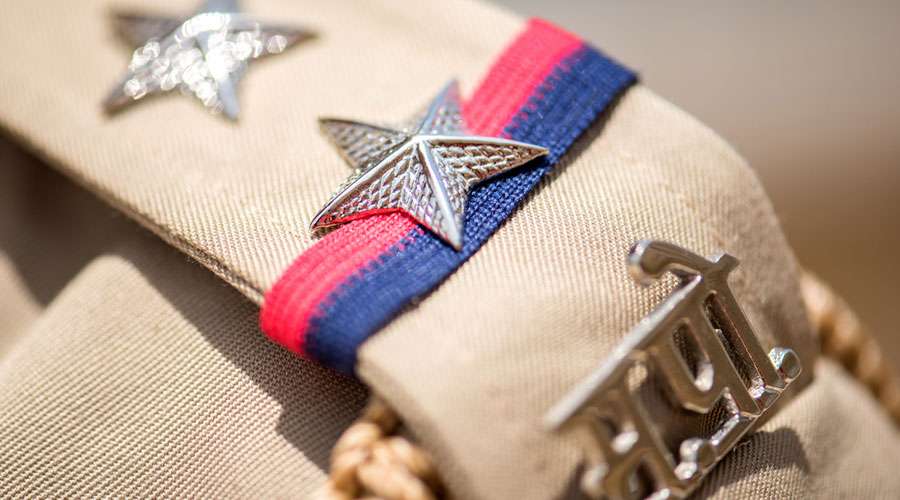 దాడికి పాల్పడిన నిందితులకు గుండు కొట్టించిన పోలీసులు