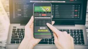 ప్రముఖులకు నోటీసులు జారీ చేసిన పోలీసులు ఎందుకంటే!