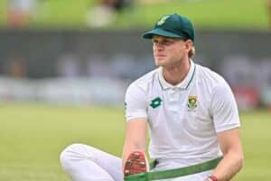 లీగల్ నోటీసులు అందుకున్న కార్బిన్ బాష్ కారణాలు