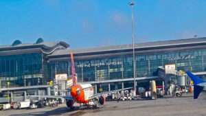 శంషాబాద్‌లో విమానానికి తప్పిన పెను ప్రమాదం!