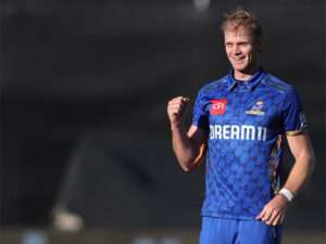 ముంబై ఇండియన్స్ ప్లేయర్లకు పీసీబీ నోటీసులు