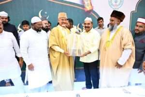 ముస్లింలతో కలిసి నమాజ్ చేసిన చంద్రబాబు