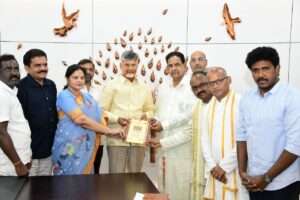 శ్రీనివాస కల్యాణంకి చంద్రబాబును ఆహ్వానించిన బీఆర్ నాయుడు