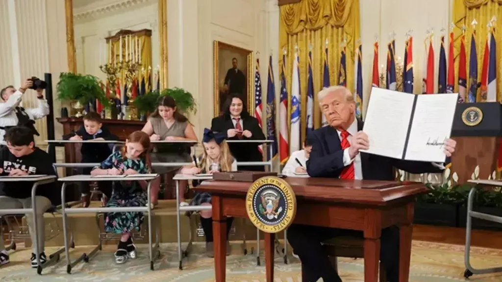 Donald Trump : అమెరికా విద్యాశాఖ మూసివేతకు ట్రంప్ ఆమోదం