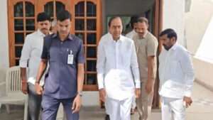 అసెంబ్లీకి బయల్దేరిన మాజీ సీఎం కేసీఆర్‌