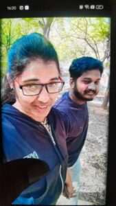 బైక్ వదిలేసి బస్ ఎక్కి పారిపోయిన జంట