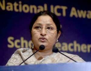 హైకోర్టు న్యాయమూర్తి పై ఆగ్రహం వ్యక్తం చేసిన కేంద్ర మహిళా మంత్రి