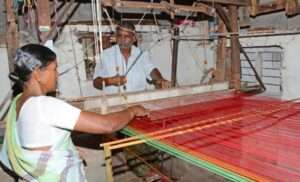 చేనేత కార్మికుల ఇంటి నిర్మాణానికి రూ. 50,000 సాయం