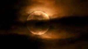 ఒకేరోజు హోలీ,చంద్రగ్రహణం