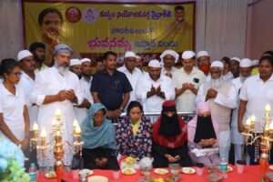 కుప్పంలో రంజాన్ విందులో పాల్గొన్న భువనేశ్వరి