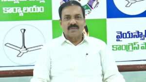 మాజీ మంత్రి కాకాణి నివాసానికి పోలీసుల నోటీసులు