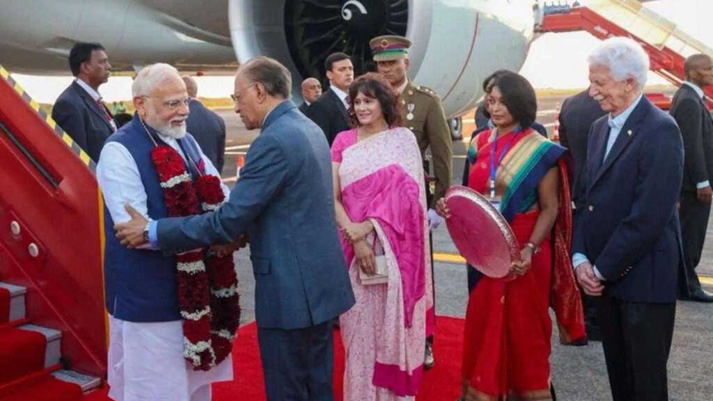 మారిష‌స్‌ చేరుకున్న ప్ర‌ధాని మోడీ