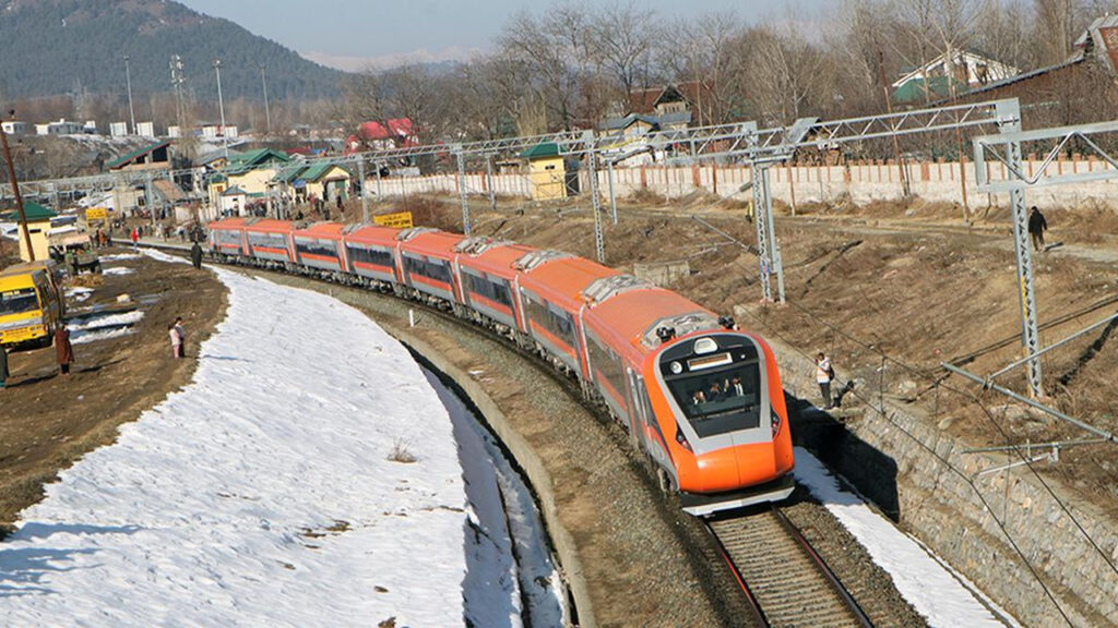 Kashmir : ఏప్రిల్‌ 19న కశ్మీర్‌కు పరుగులు వందేభారత్‌ రైలు