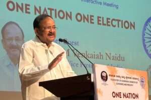 ఇందిరా గాంధీ వల్లే ఈ పరిస్థితి: వెంకయ్యనాయుడు