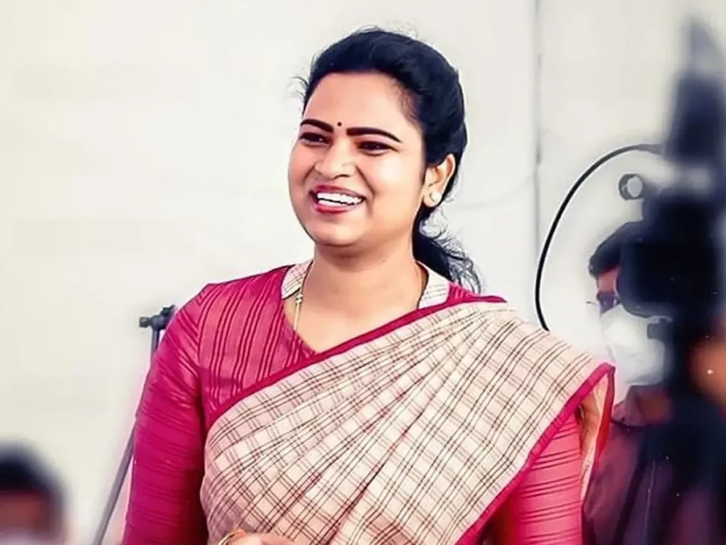 Vidala Rajini: మాజీ మంత్రి విడదల రజిని సహా పలువురి నేతలపై కేసు నమోదు