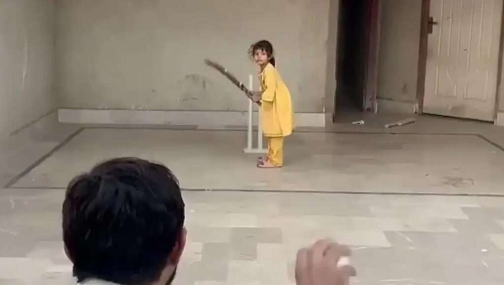 Pakistan girl: సిక్స్ లు బాదేస్తున్న పాకిస్థాన్ బాలిక