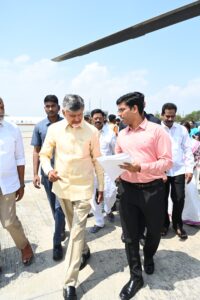 రేణిగుంట విమానాశ్రయం చేరుకున్న చంద్రబాబు నాయుడుకి ఘన స్వాగతం