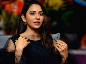 దేవాలయంకు వెళ్ళినప్పుడు సంప్రదాయ దుస్తులే బాగుంటాయి :రకుల్