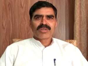 మాజీ ఎమ్మెల్యేపై దుండగుల కాల్పులు