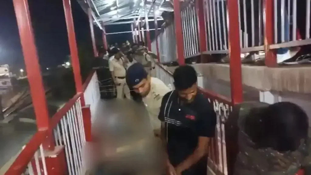 Bihar: బీహార్‌లోని అరా రైల్వే స్టేషన్‌లో కాల్పులు..ముగ్గురు మృతి!