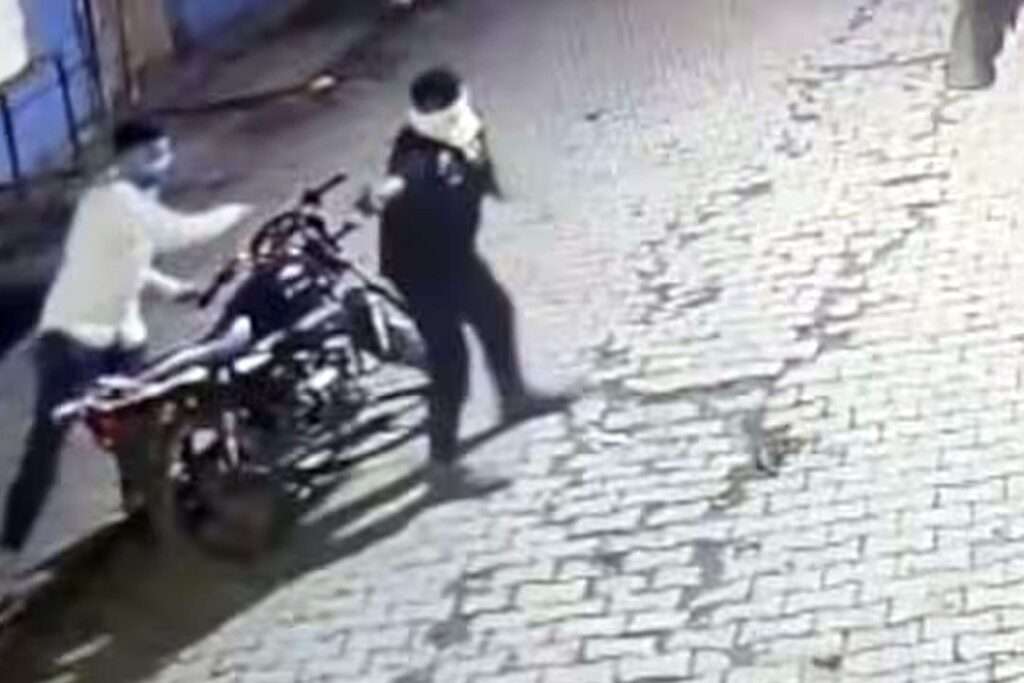 Crime News: ఉత్తరప్రదేశ్‌లో గోరం వ్యక్తిని కాల్చి చంపినా యువకుడు