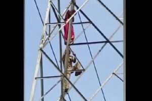 ఆ భార్యకు ఎంత కష్టం వచ్చిందో టవర్ ఎక్కేసింది…చివరికి కాపాడిన పోలీసులు