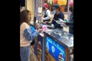 కీర్తి సురేశ్ ను ఆటపట్టించిన ఐస్ క్రీమ్ వెండర్