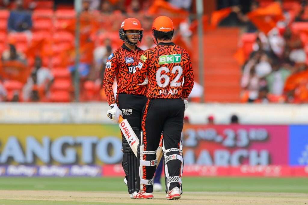 Sunrisers Hyderabad: 6.4 ఓవర్లలో 100 పరుగులు చేసిన సన్ రైజర్స్