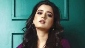 సినిమాల కోసం ఆషికా వెయిటింగ్